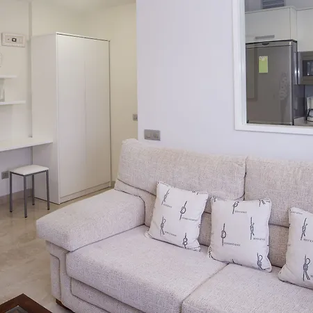 Charming Beachfront Apartment *