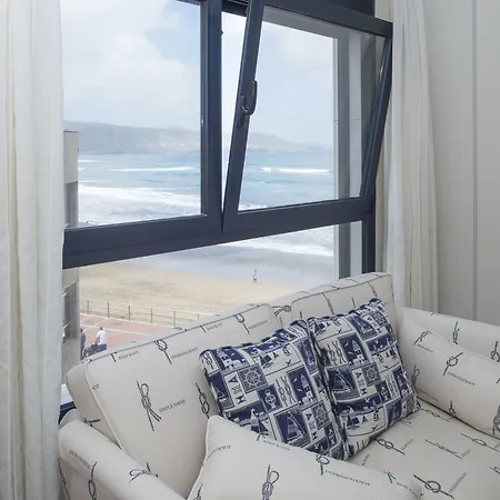 Charming Beachfront Apartment *